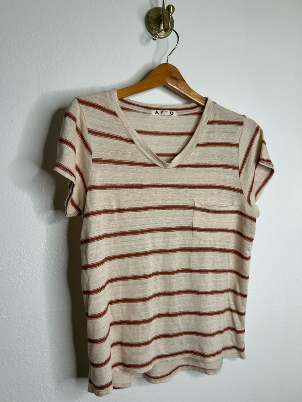 AMO Neutral Striped Lightweight V - Neck T - Shirt Size Small - Picture 1 of 15